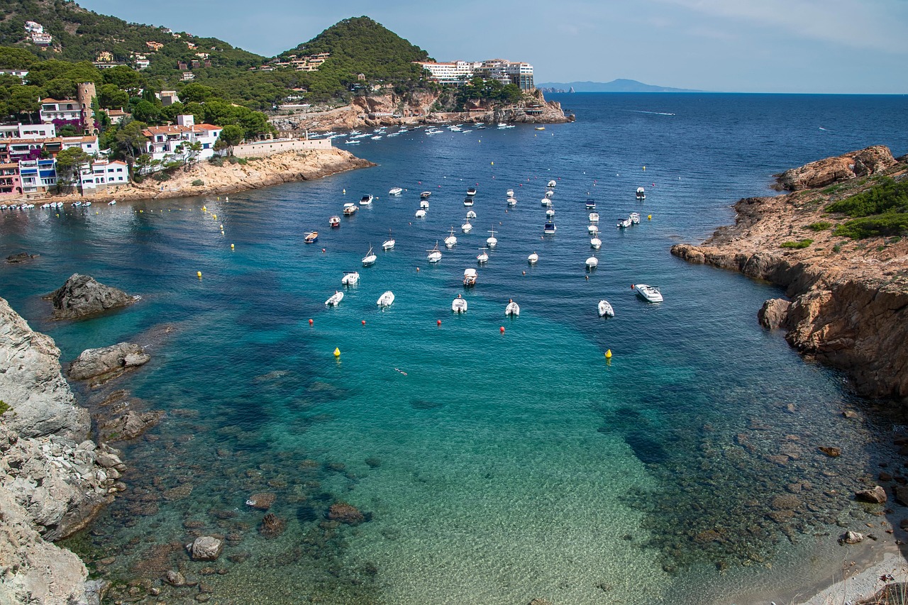 Una escapada ideal por la costa brava con paradas en calella, begur y cadaqués